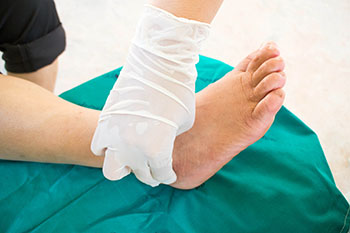 Wound care in the New Hanover County, NC: Wilmington (Silver Lake, Myrtle Grove, Kings Grant, Hightsville, Wrightsboro, Ogden, Northchase, Murrayville, Bayshore, Kirkland, Wrightsville Beach, Eagle Island, Navassa, Leland), Columbus County, NC: Whiteville (Hallsboro, Artesia, Chadbourn, Clarendon, Sellerstown, Brunswick, Lake Waccamaw, Antioch, Bladen County, Clarkton, Abbottsburg) and Duplin County, NC: Wallace (Rose Hill, Teachy, Greenevers, Magnolia, Harrells, Chinquapin) and Pender County, NC: Watha, Burgaw, Murray Town areas